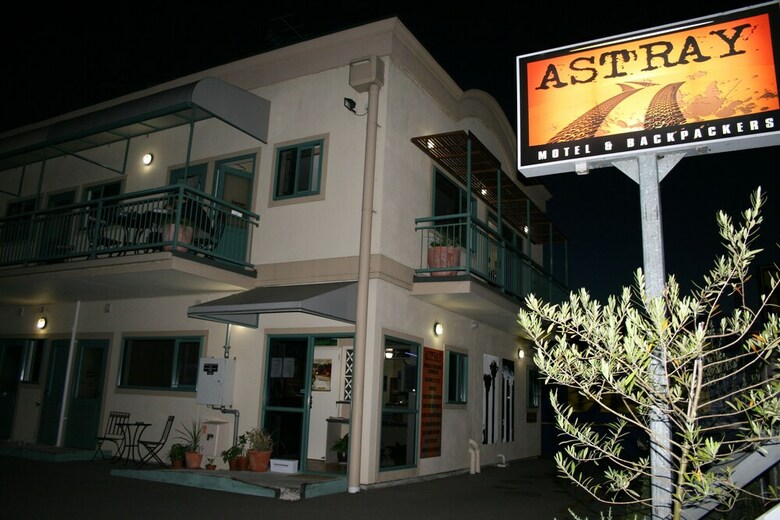 Astray Motel & Backpackers