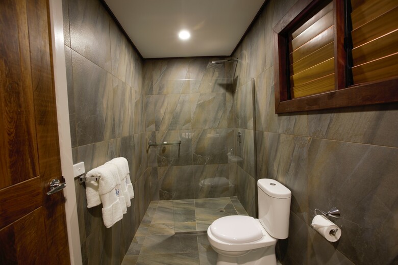 Hotel Iririki Island Resort