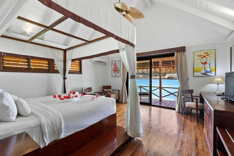 Hotel Iririki Island Resort