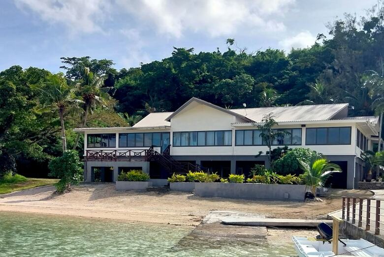 Hotel Iririki Island Resort