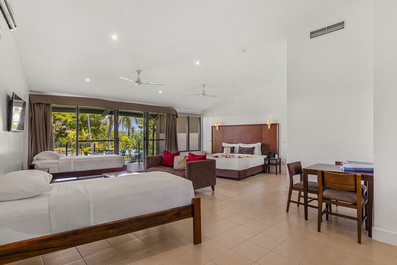 Hotel Iririki Island Resort