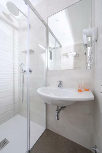 Hotel Simi Lan B&B