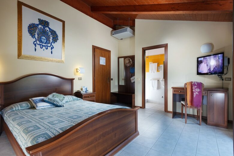 Hotel Columbia