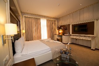 Boulevard Side Hotel