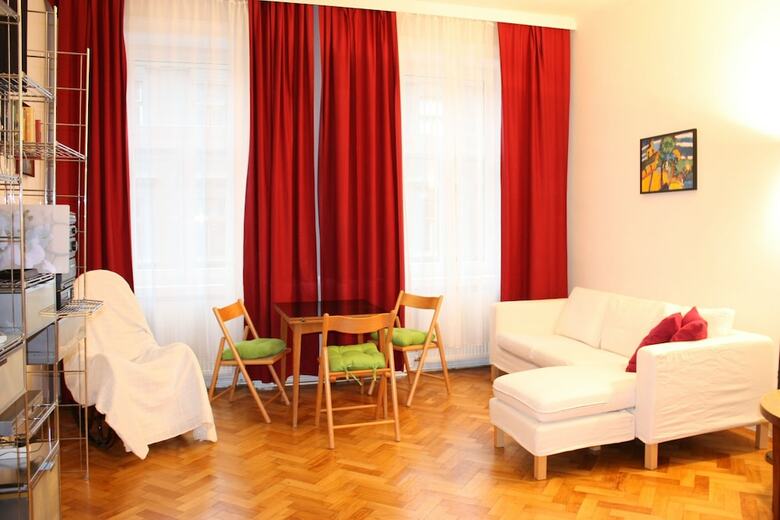 Homelike City Apartment
