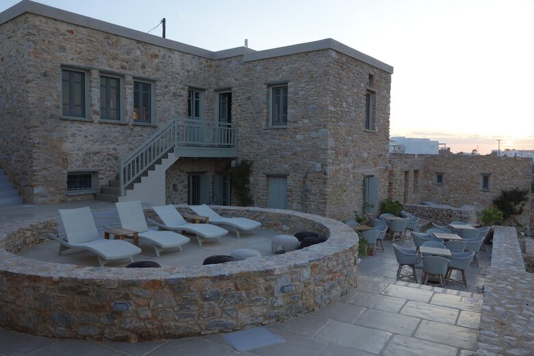 Hotel Themonies Luxury Suites