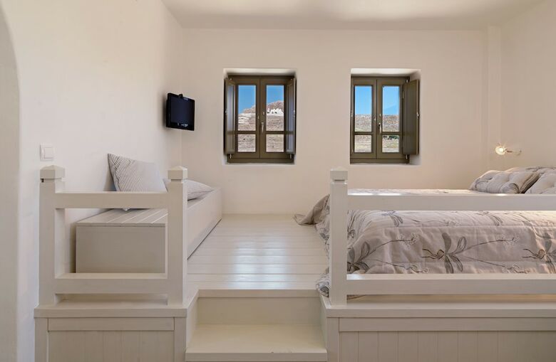 Hotel Themonies Luxury Suites