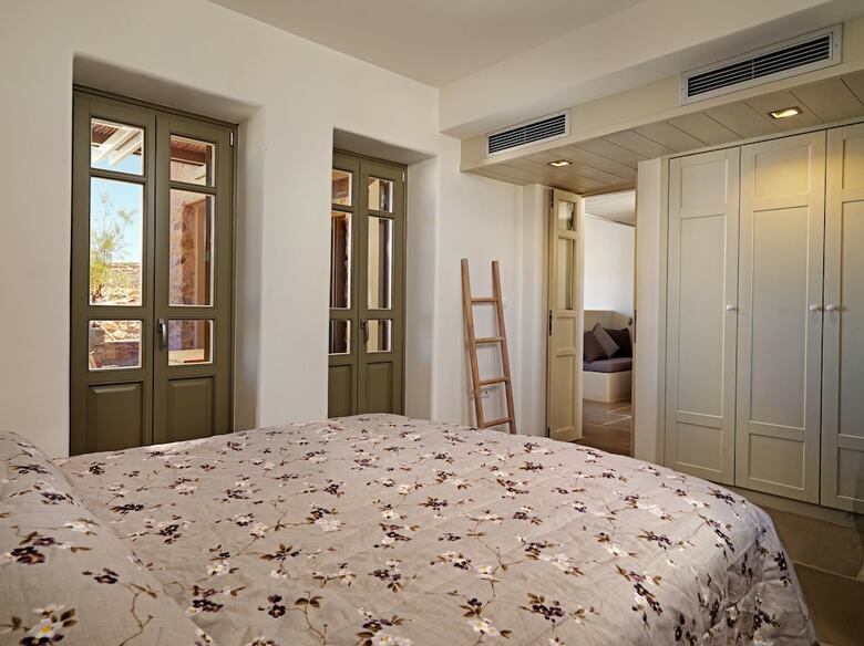 Hotel Themonies Luxury Suites