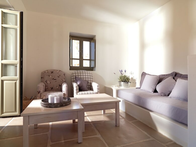 Hotel Themonies Luxury Suites