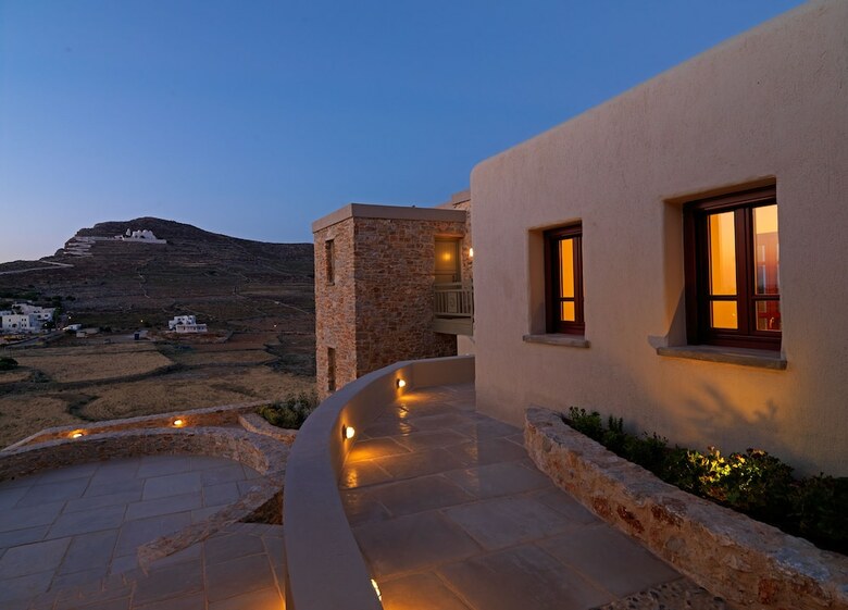 Hotel Themonies Luxury Suites