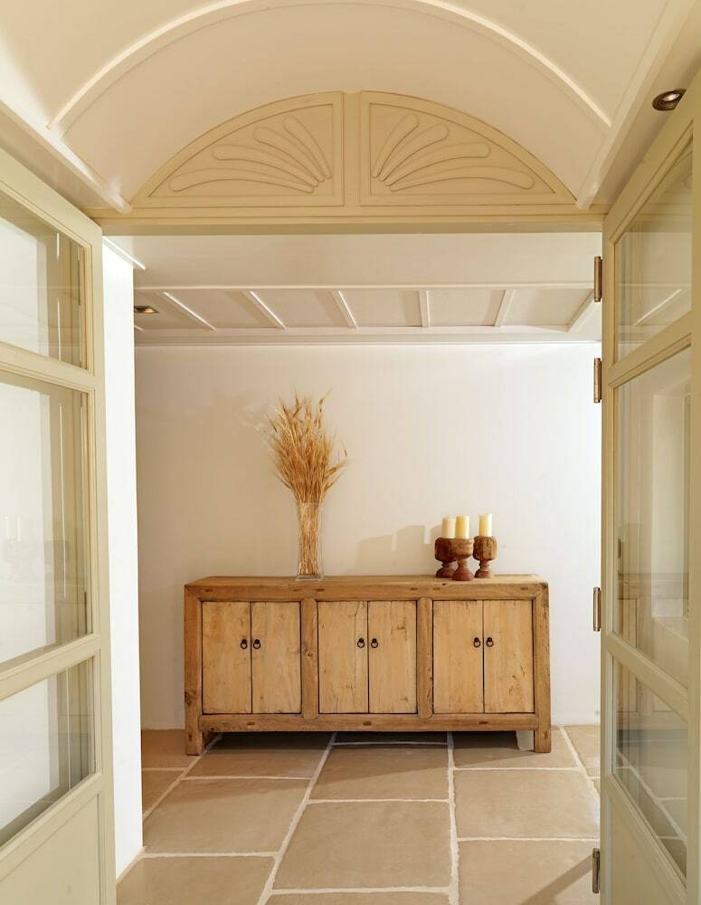 Hotel Themonies Luxury Suites