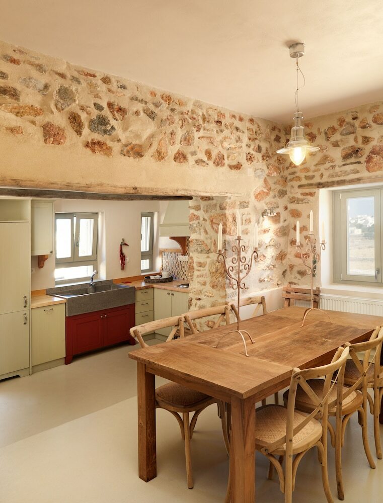 Hotel Themonies Luxury Suites