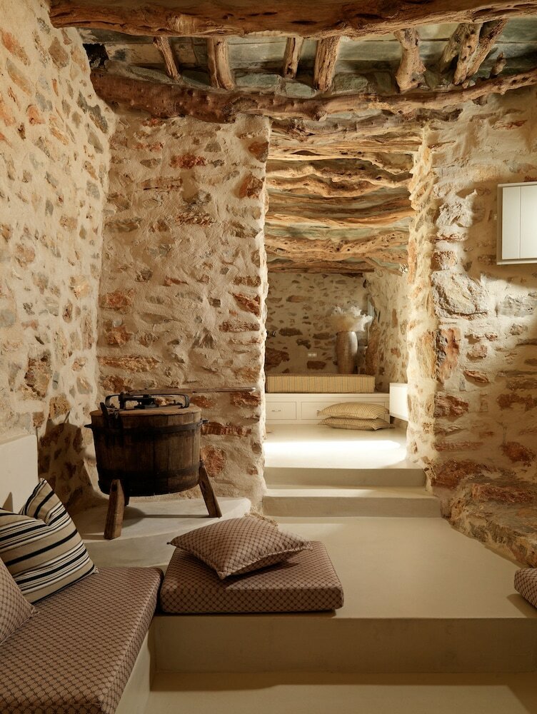 Hotel Themonies Luxury Suites