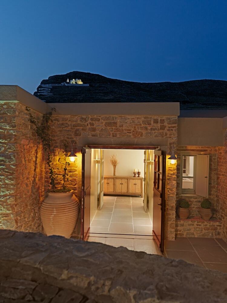 Hotel Themonies Luxury Suites