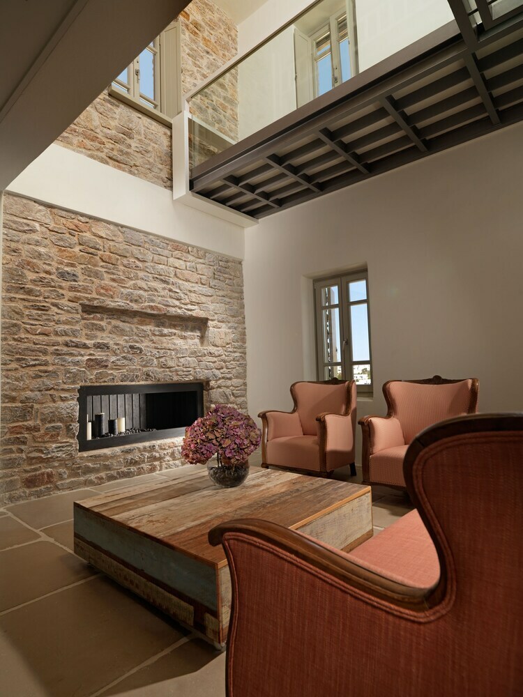 Hotel Themonies Luxury Suites