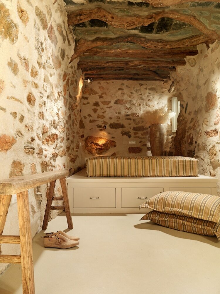 Hotel Themonies Luxury Suites