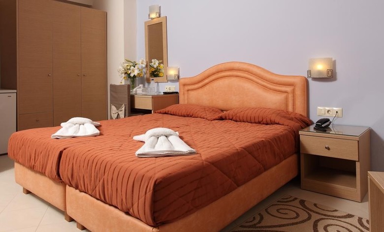 Kronos Hotel