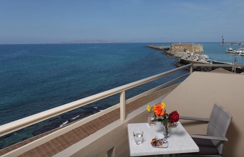 Kronos Hotel