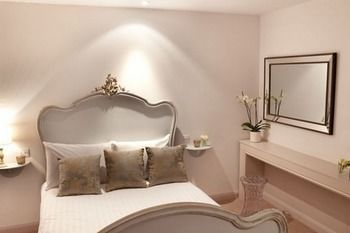 Hotel Jolyons @ No.10