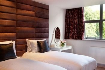 Hotel Jolyons @ No.10