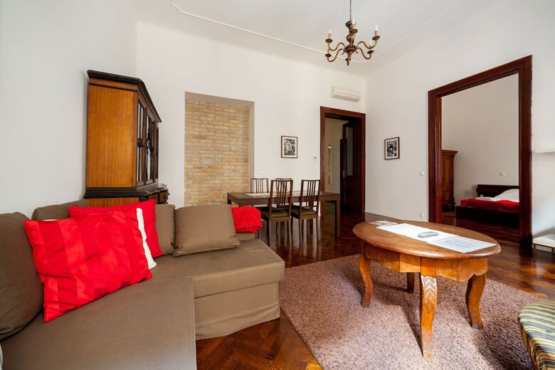 Kadar Apartments