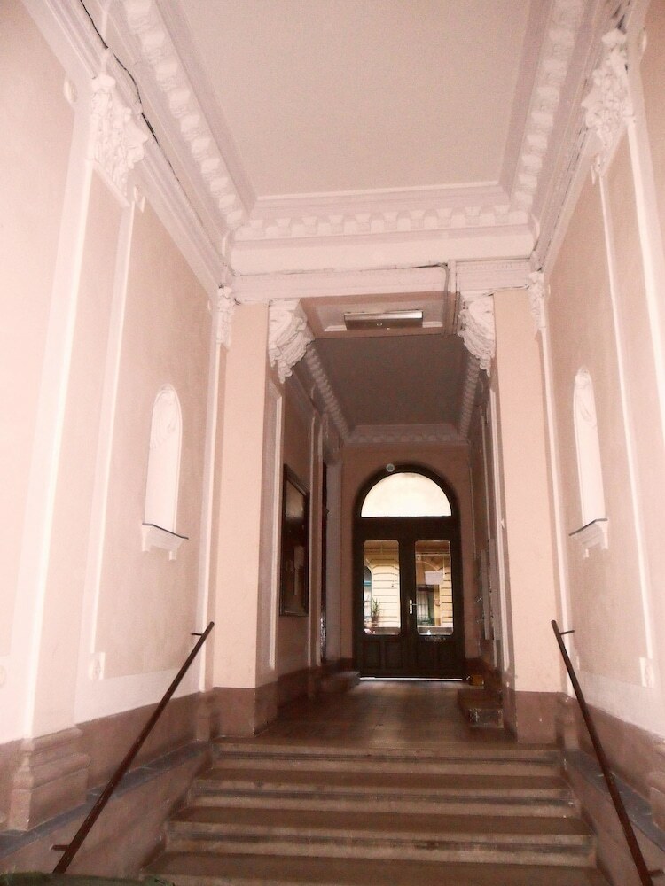 Kadar Apartments