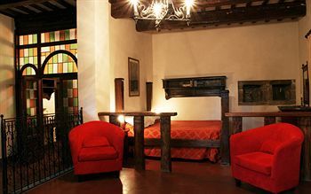 Hotel Castello Di Petroia Relais