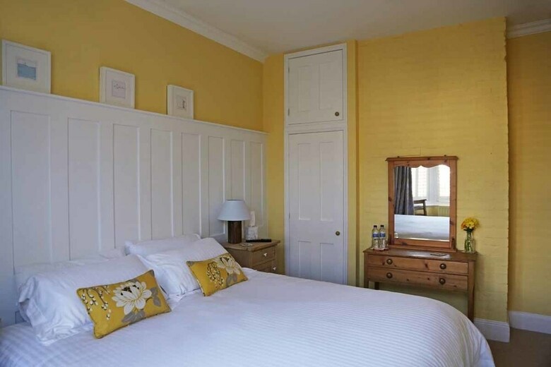 Bed & Breakfast Holly Tree House