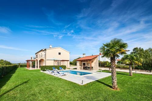 Hostal Villa Bu??ina