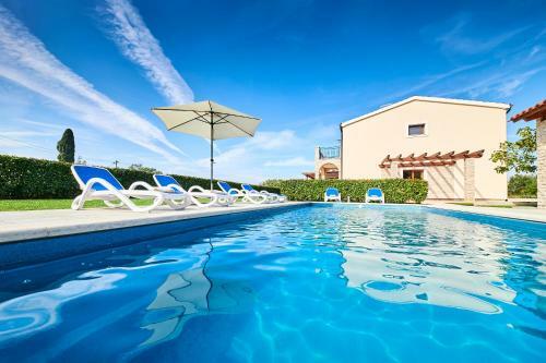 Hostal Villa Bu??ina