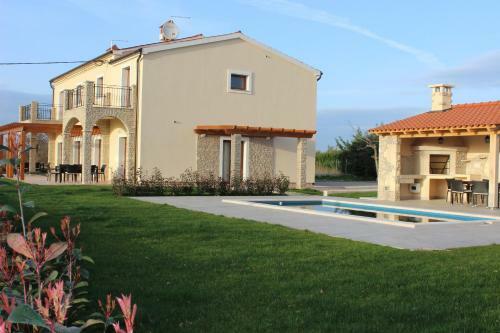 Hostal Villa Bu??ina