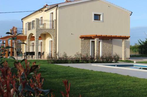 Hostal Villa Bu??ina
