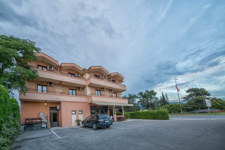 Hotel Holiday