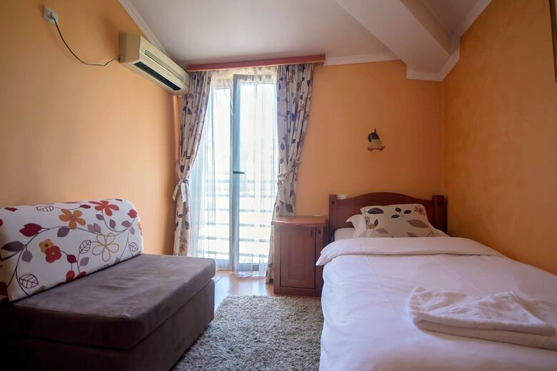 Hotel Holiday