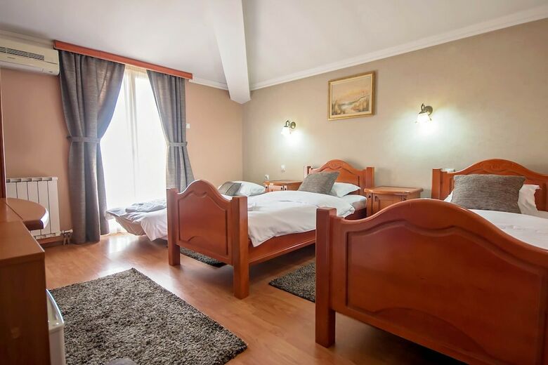 Hotel Holiday