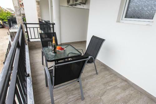 Apartments Sari?