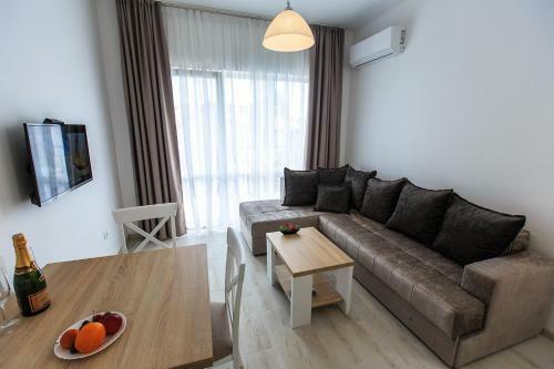 Apartments Sari?