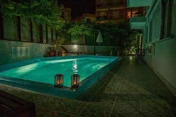 7 Palms Hotel Apartments
