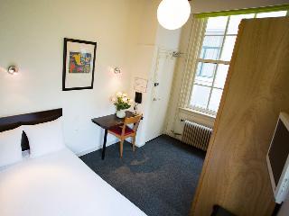 Quentin Golden Bear Hotel