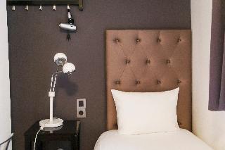Quentin Golden Bear Hotel