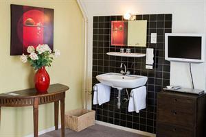 Quentin Golden Bear Hotel