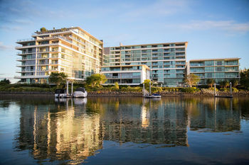 Hotel Freshwater Point Resort