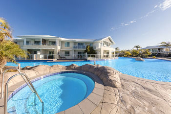 Hotel Oaks Pacific Blue Resort