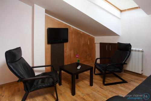 Hostal Vila Senjak B&B