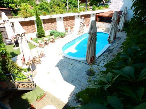 Hostal Vila Senjak B&B