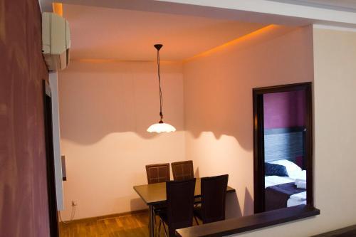 Hostal Vila Senjak B&B