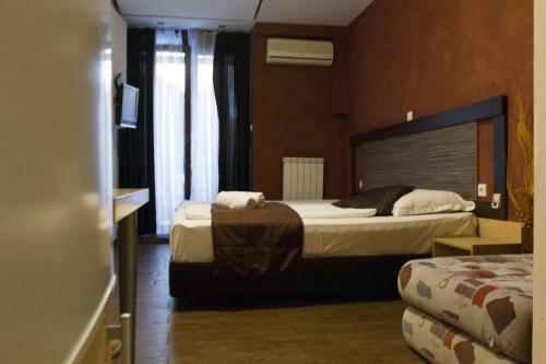 Hostal Vila Senjak B&B