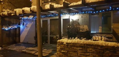 Hostal Vila Senjak B&B