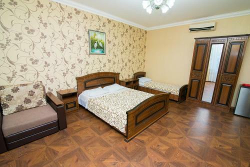 Hostal Alyona Hotel