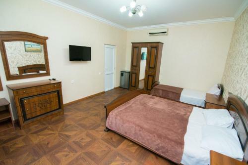 Hostal Alyona Hotel